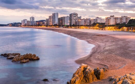 Hotel + parking en venta Girona